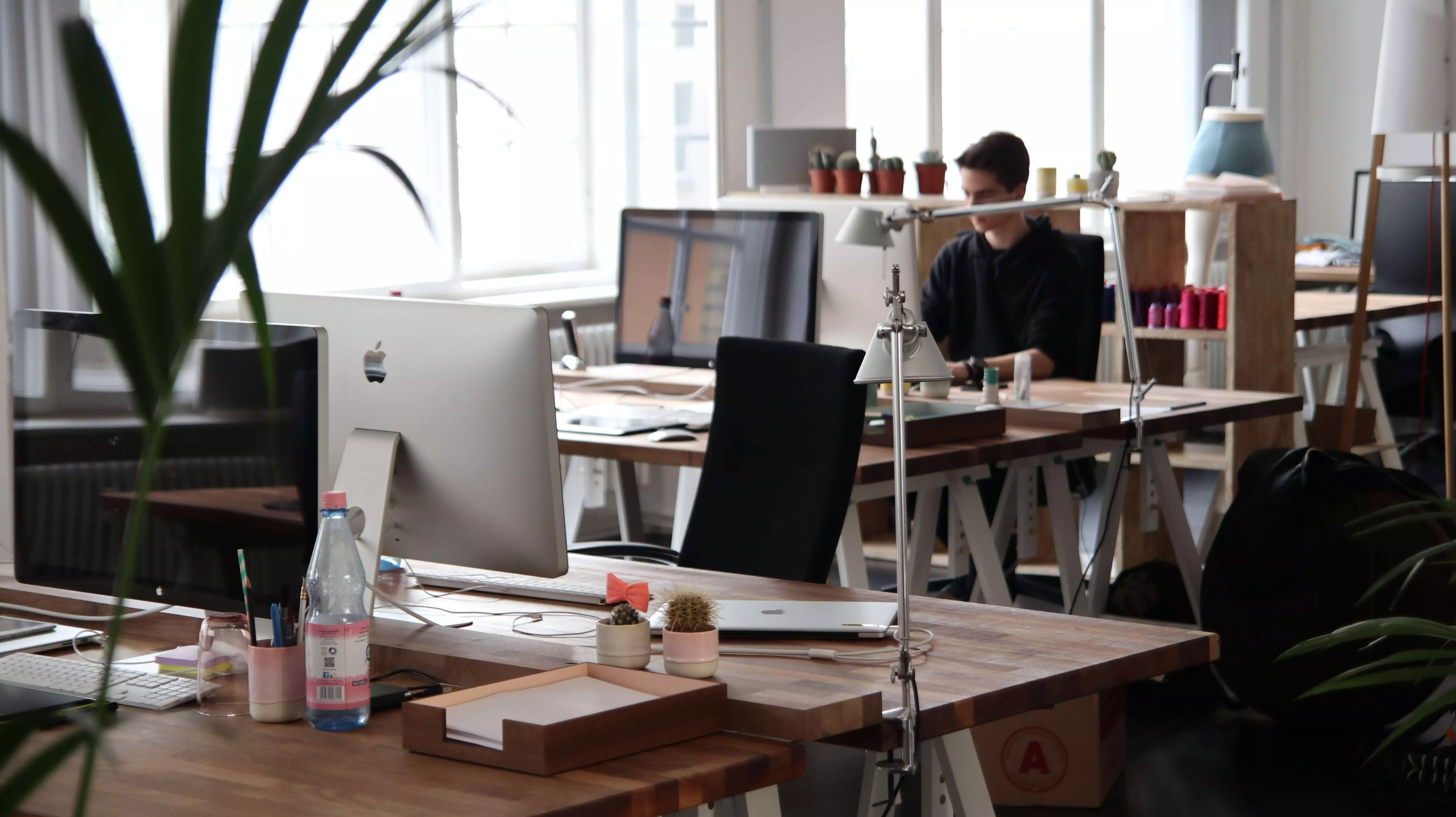 Featured image of post Home Office Background Decor - These home office design ideas will motivate you to get to work, whether it's large or small.