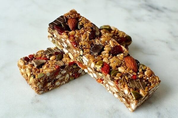 no-bake-superfood-chewy-granola-bars-packed-full-of-seeds-nuts-dried-fruit-and-dark-chocolate-768x510